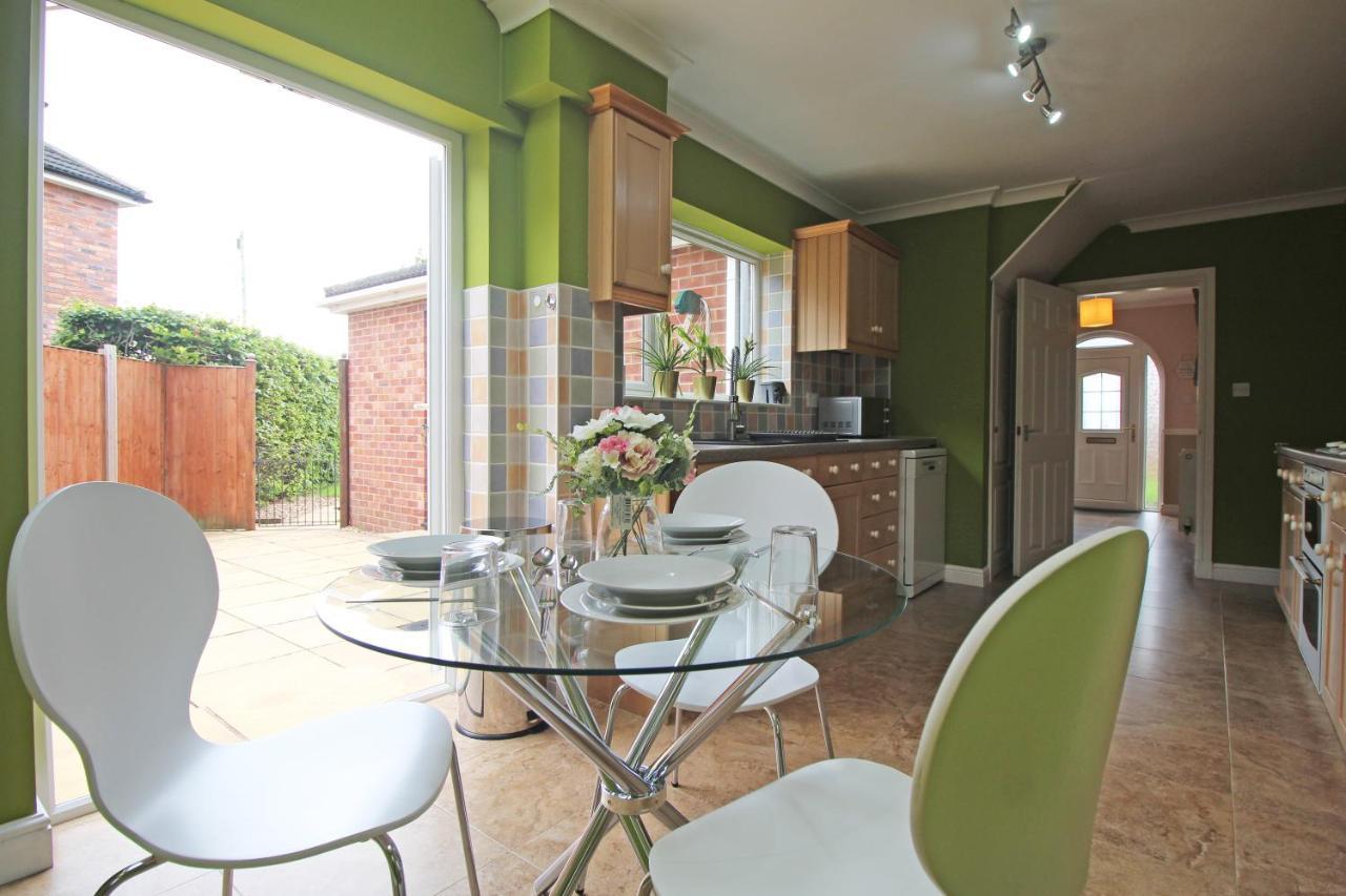 Queens Road - Luxury Spacious Home In Chester Christleton Ngoại thất bức ảnh