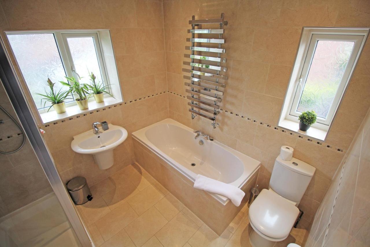 Queens Road - Luxury Spacious Home In Chester Christleton Ngoại thất bức ảnh